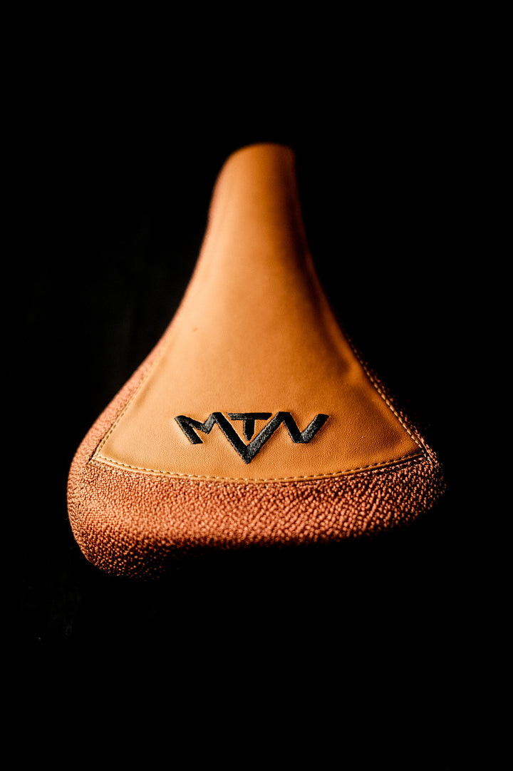 MTN Components Sattel Braun NoHand Sattel MTB Seat MTB Seat Back MTN Sattel MTN Brown Seat Lukas Knopf Sattel Schwarz MTB Sattel - The Motion Brand