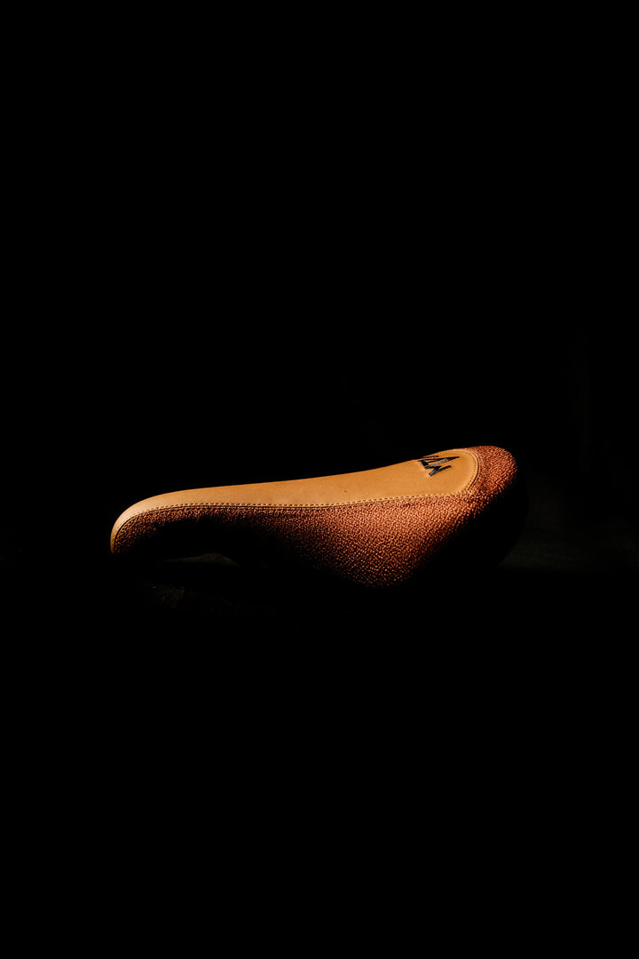 MTN Components Sattel Braun NoHand Sattel MTB Seat MTB Seat Back MTN Sattel MTN Brown Seat Lukas Knopf Sattel Schwarz MTB Sattel - The Motion Brand