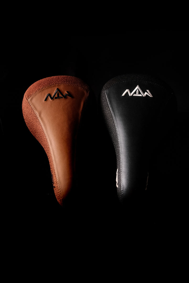 MTN Components Sattel Braun NoHand Sattel MTB Seat MTB Seat Back MTN Sattel MTN Brown Seat Lukas Knopf Sattel Schwarz MTB Sattel - The Motion Brand