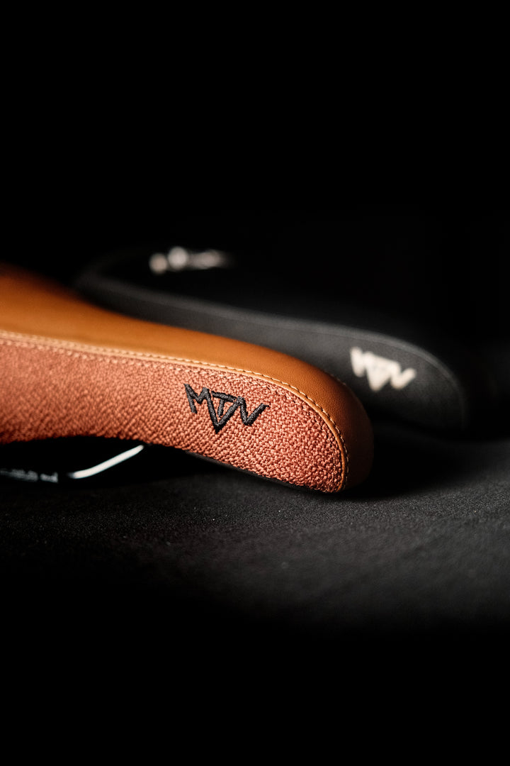 MTN Components Sattel Braun NoHand Sattel MTB Seat MTB Seat Back MTN Sattel MTN Brown Seat Lukas Knopf Sattel Schwarz MTB Sattel - The Motion Brand