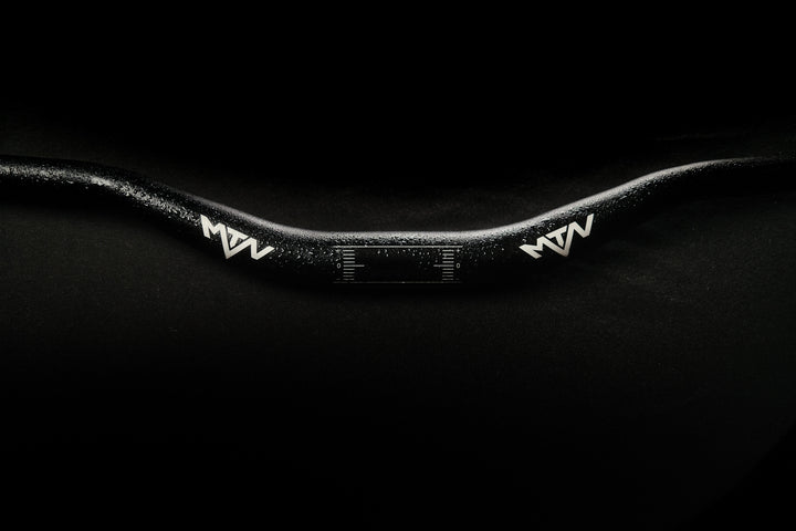 MTN Components MTB Lenker - The Motion Brand Lukas Knopf Lenker Lukas Knopf Komponenten Merchandise Lukas Knopf Griffe Lifes Short Stunt It 25mm Lenker 38mm Rise Lenker Riserbar