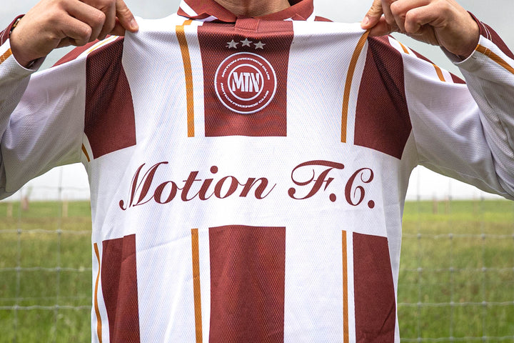 Red White Retro Motion Freeride Club Soccer Jersey - The Motion Brand Fußballtrikot Fussball Trikot Jersey MTB Jersey Lukas Knopf Trikot Mtn Components Trikot Rotes Jersey Rotes Trikot MTB