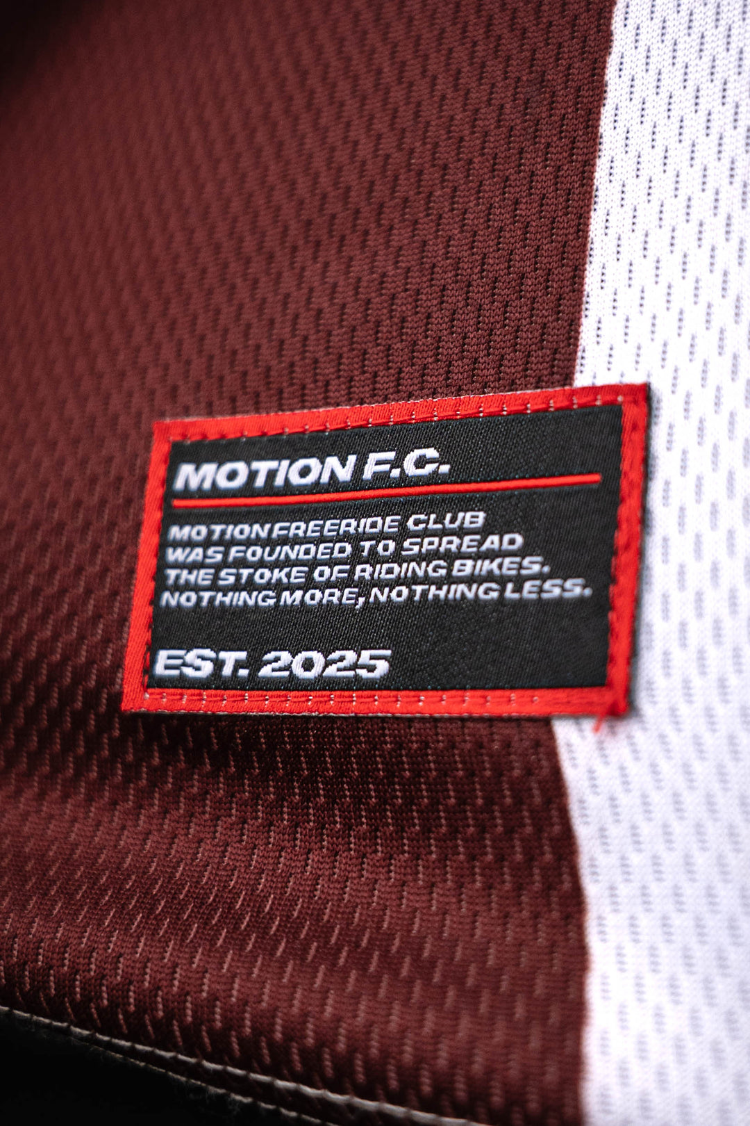 Red White Retro Motion Freeride Club Soccer Jersey - The Motion Brand Fußballtrikot Fussball Trikot Jersey MTB Jersey Lukas Knopf Trikot Mtn Components Trikot Rotes Jersey Rotes Trikot MTB