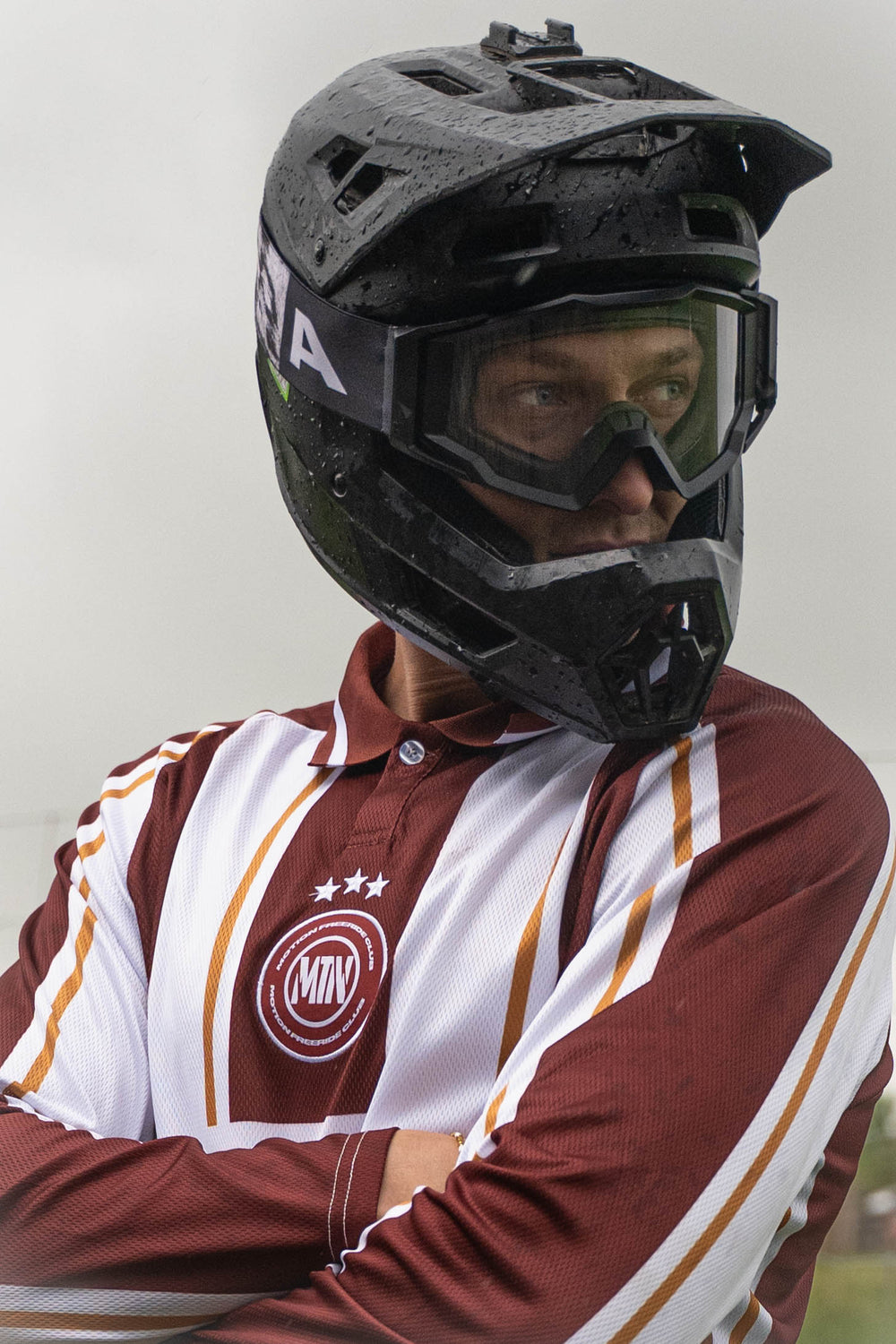 Red White Retro Motion Freeride Club Soccer Jersey - The Motion Brand Fußballtrikot Fussball Trikot Jersey MTB Jersey Lukas Knopf Trikot Mtn Components Trikot Rotes Jersey Rotes Trikot MTB