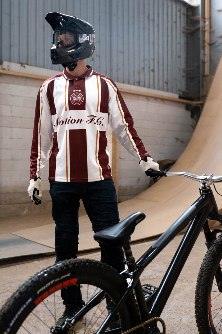 Red White Retro Motion Freeride Club Soccer Jersey - The Motion Brand Fußballtrikot Fussball Trikot Jersey MTB Jersey Lukas Knopf Trikot Mtn Components Trikot Rotes Jersey Rotes Trikot MTB