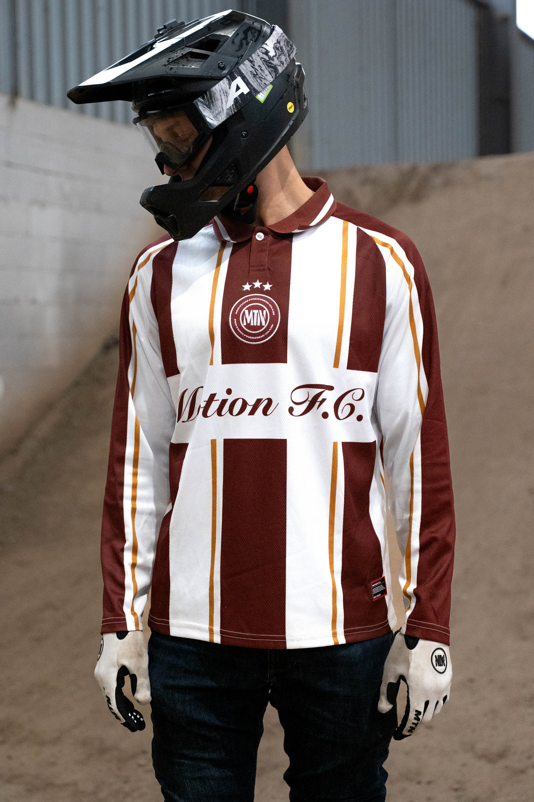 Red White Retro Motion Freeride Club Soccer Jersey - The Motion Brand Fußballtrikot Fussball Trikot Jersey MTB Jersey Lukas Knopf Trikot Mtn Components Trikot Rotes Jersey Rotes Trikot MTB