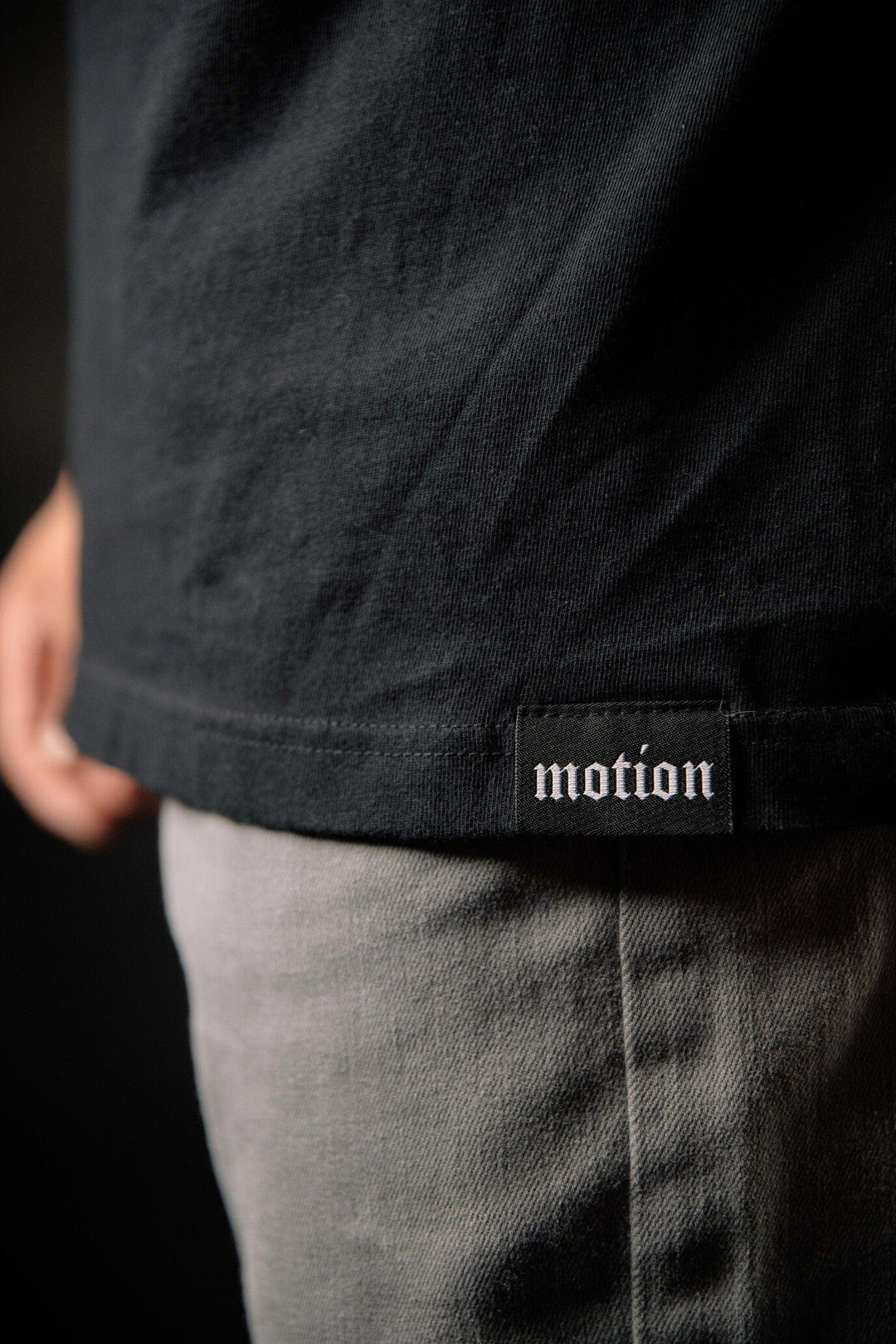 Maneki Neko Shirt The Motion Brand Lukas Knopf Streetwear Shirt Schwarz Schwarzes T Shirt Schwarzes Kurzarm Shirt 