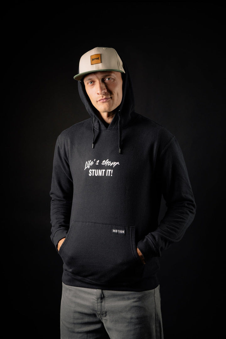 Maneki Neko Hoodie The Motion Brand Lukas Knopf Streetwear Hoodie Schwarz Schwarzer Hoodie Schwarzer Kapuzenpullover MTN