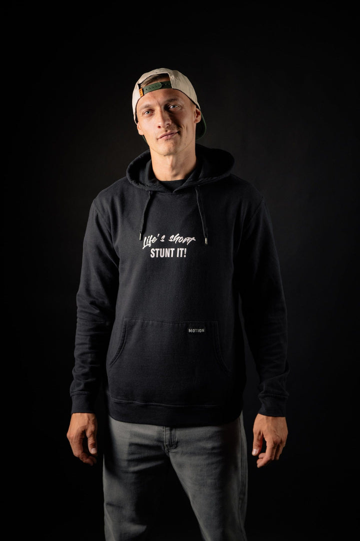 Maneki Neko Hoodie The Motion Brand Lukas Knopf Streetwear Hoodie Schwarz Schwarzer Hoodie Schwarzer Kapuzenpullover