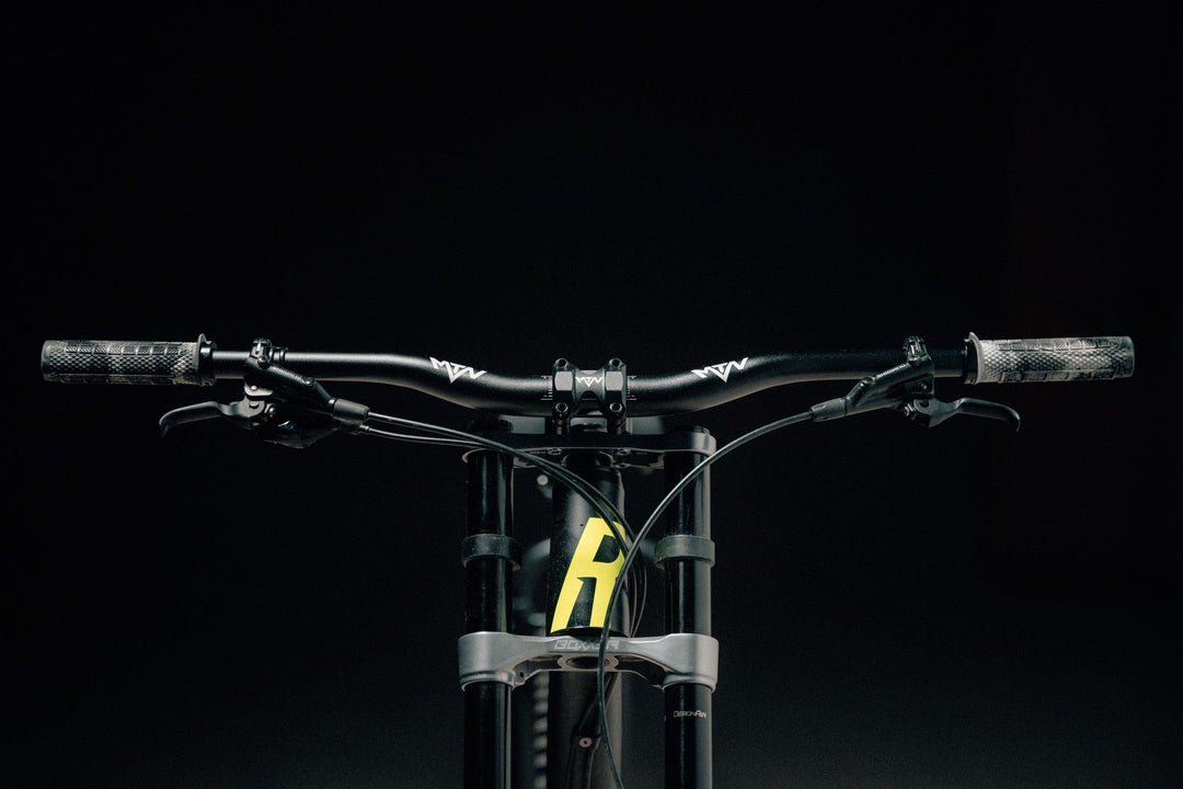 MTN Components Vorbau Lenker Sattel Sattelstütze Hydraulischer Rotor Lukas Knopf Merchandise Lukas Knopf Lenker Hydraulic Gyro