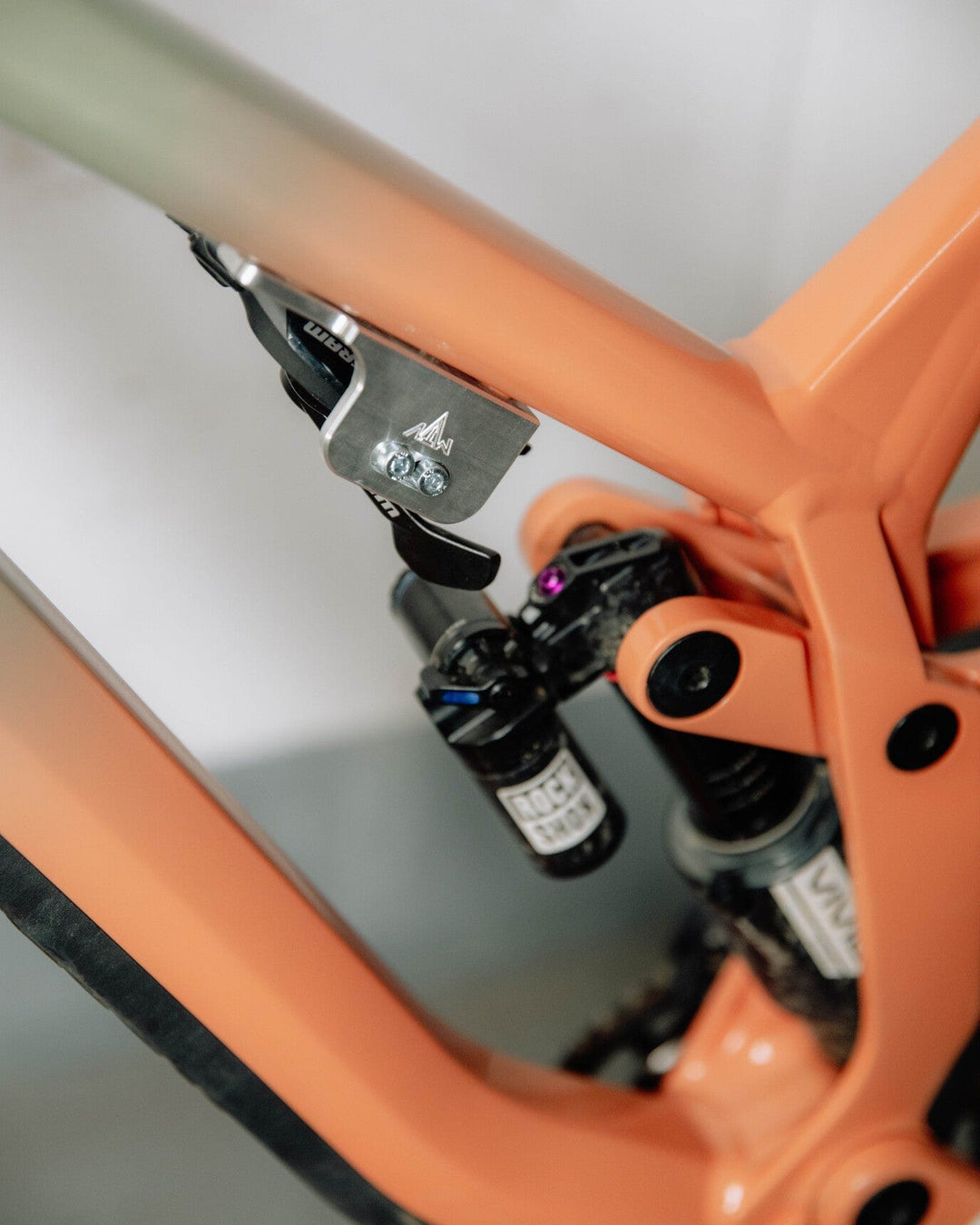 Halteplatte für Schaltwerk The Motion Brand Lukas Knopf Platte