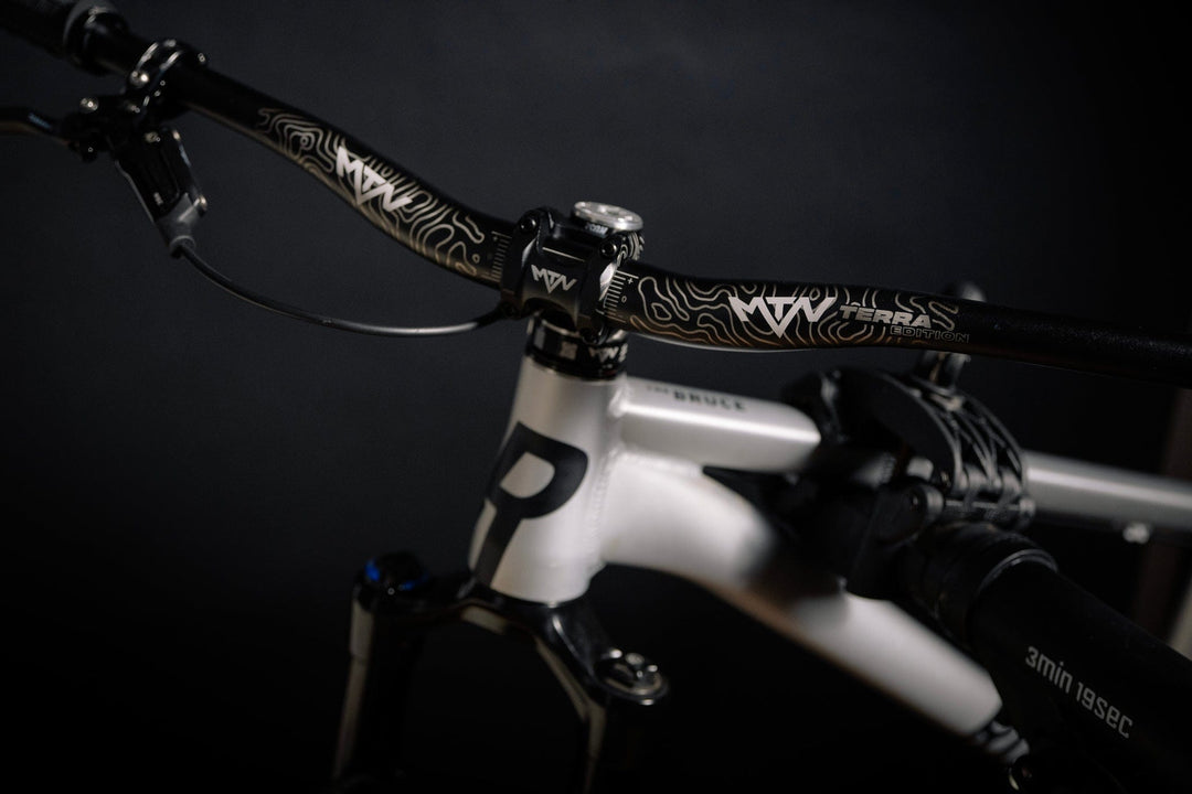Terra MTN Components MTB Vorbau - The Motion Brand MTN Components MTB Lenker - The Motion Brand Lukas Knopf Lenker Lukas Knopf Komponenten Merchandise Lukas Knopf Griffe Lifes Short Stunt It
