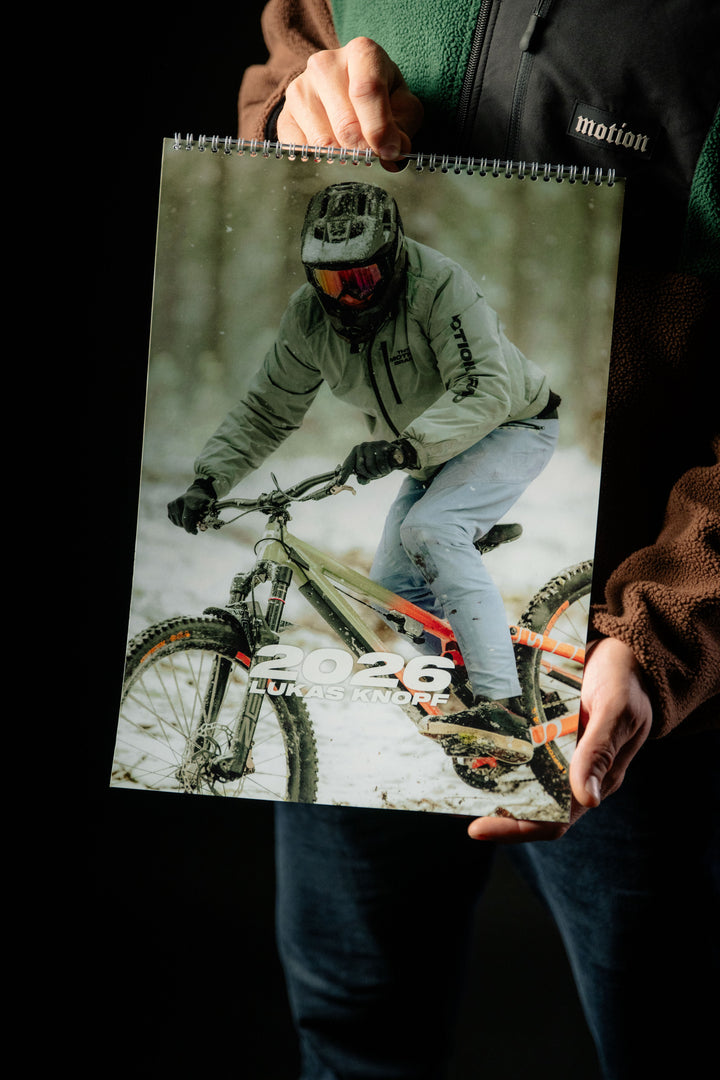 A3 Kalender 2026 - The Motion Brand ukas Knopf MTB Kalender Jahreskalender Fahrrad Mountainbike Kalender Lukas Knopf Merchandise Lukas Knopf Geschenkartikel