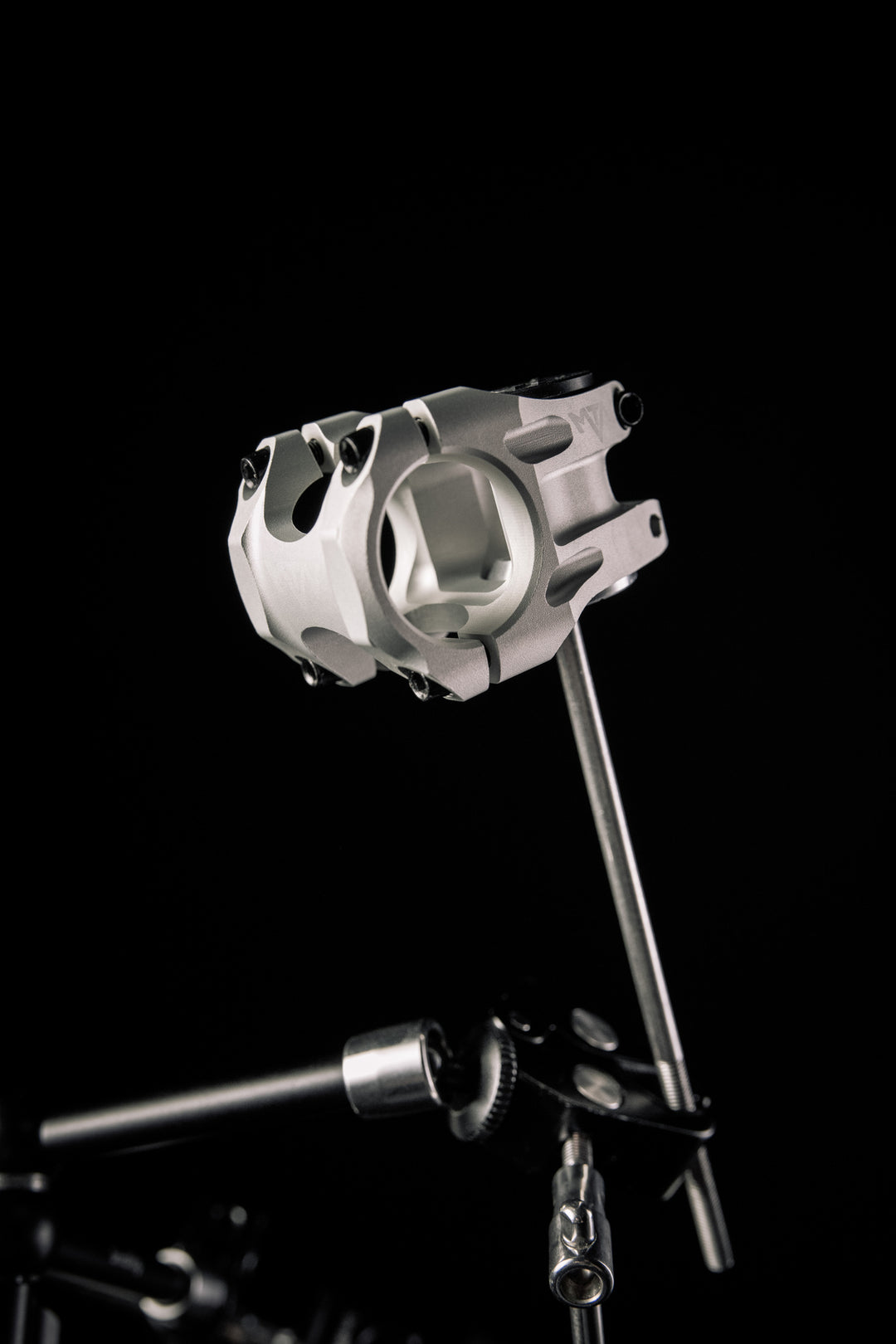 MTN Components MTB Vorbau - The Motion Brand MTN Components MTB Vorbau - The Motion Brand Lukas Knopf Vorbau Lukas Knopf Komponenten Merchandise Lukas Knopf Griffe Lifes Short Stunt It Lenker MTB Lenker Lukas Knopf Vorbau Silberner Vorbau Grauer Vorbau Matt