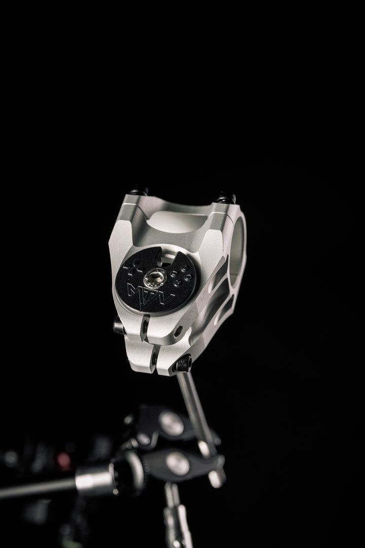 MTN Cheat Claw Top Cap The Motion Brand Merch Gabelkralle Lukas Knopf Fahrradteile