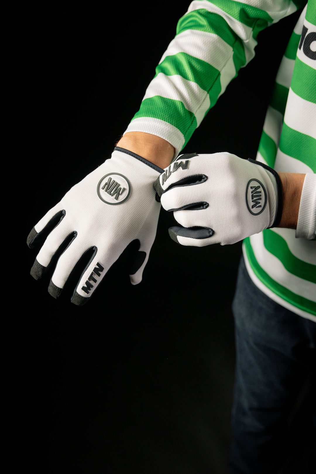 Bike Gloves Bike Handschuhe Fahrradhandschuhe Bikewear Bike wear Glove Weiß Lukas Knopf Merch Lukas Knopf Merchandise Life's Short Stunt It Weiße Fahrradhandschuhe Fahrradhandschuhe mit Handyfunktion Handschuhe Display bedienbar Fahrradhandschuhe smartphone smartphone handschuhe mtb handschuhe mtb glove mountainbike handschuhe Weiß White Biking Gloves White Bike Gloves