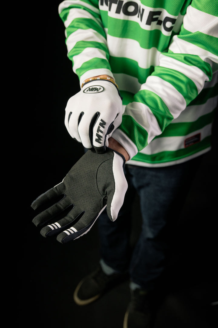 Bike Gloves Bike Handschuhe Fahrradhandschuhe Bikewear Bike wear Glove Weiß Lukas Knopf Merch Lukas Knopf Merchandise Life's Short Stunt It Weiße Fahrradhandschuhe Fahrradhandschuhe mit Handyfunktion Handschuhe Display bedienbar Fahrradhandschuhe smartphone smartphone handschuhe mtb handschuhe mtb glove mountainbike handschuhe Weiß White Biking Gloves White Bike Gloves