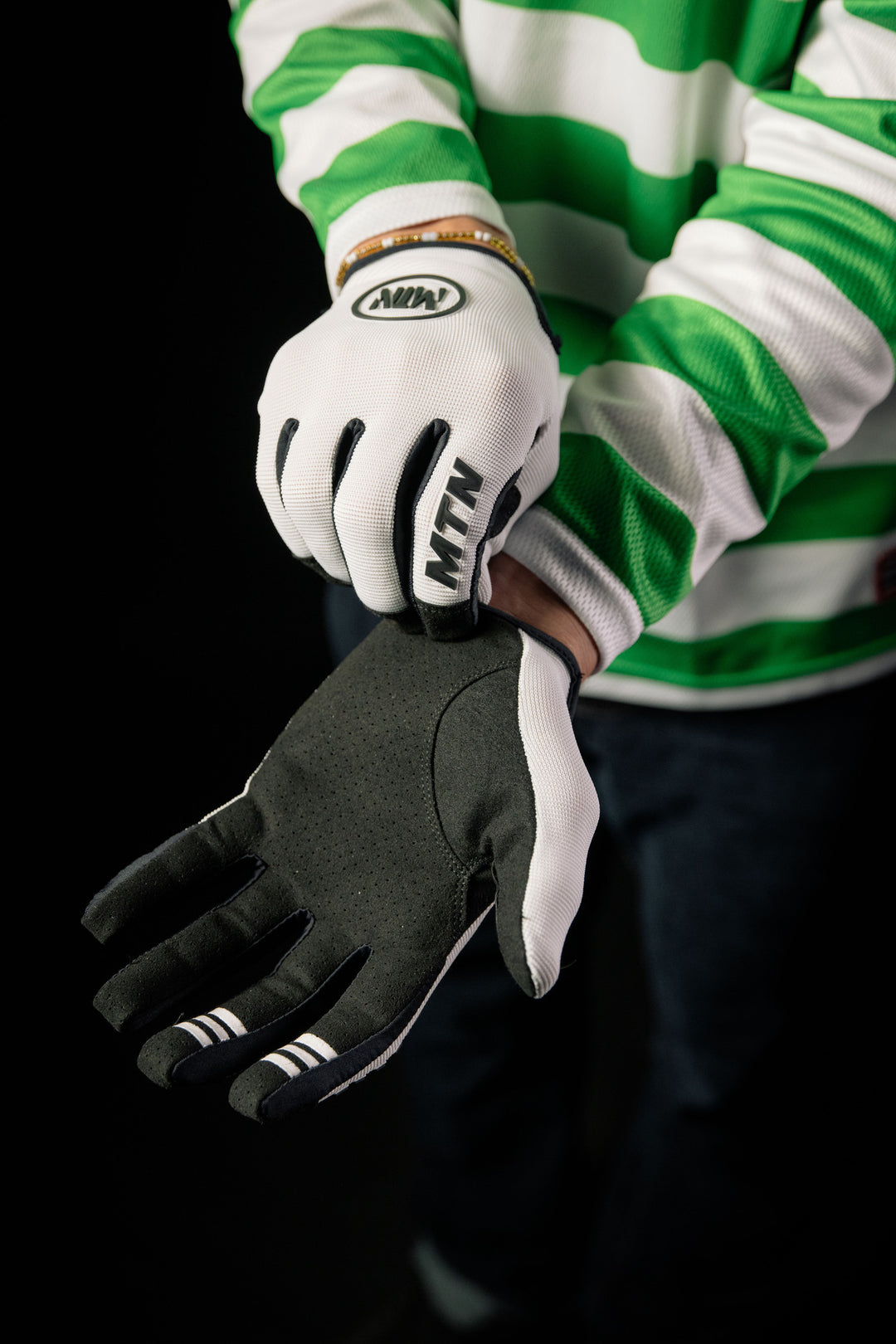 Bike Gloves Bike Handschuhe Fahrradhandschuhe Bikewear Bike wear Glove Weiß Lukas Knopf Merch Lukas Knopf Merchandise Life's Short Stunt It Weiße Fahrradhandschuhe Fahrradhandschuhe mit Handyfunktion Handschuhe Display bedienbar Fahrradhandschuhe smartphone smartphone handschuhe mtb handschuhe mtb glove mountainbike handschuhe Weiß White Biking Gloves White Bike Gloves