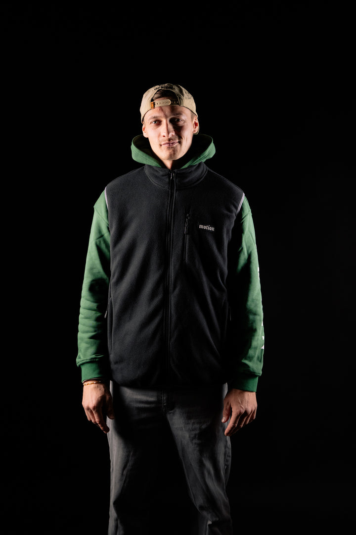 Motion Trail Fleece Weste - The Motion Brand  Fleece Jacke Weste Lukas Knopf Merchandise Trail Jacke MTB Jacke MTB Fleece Jacke Fleece Weste Schwarze Fleece Weste