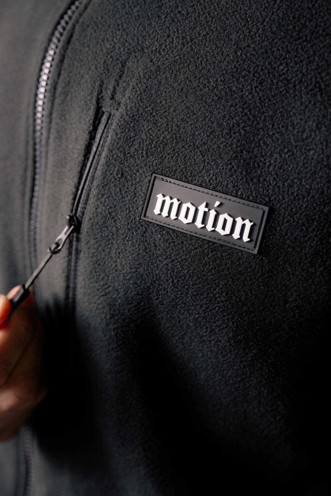 Motion Trail Fleece Weste - The Motion Brand  Fleece Jacke Weste Lukas Knopf Merchandise Trail Jacke MTB Jacke MTB Fleece Jacke Fleece Weste Schwarze Fleece Weste