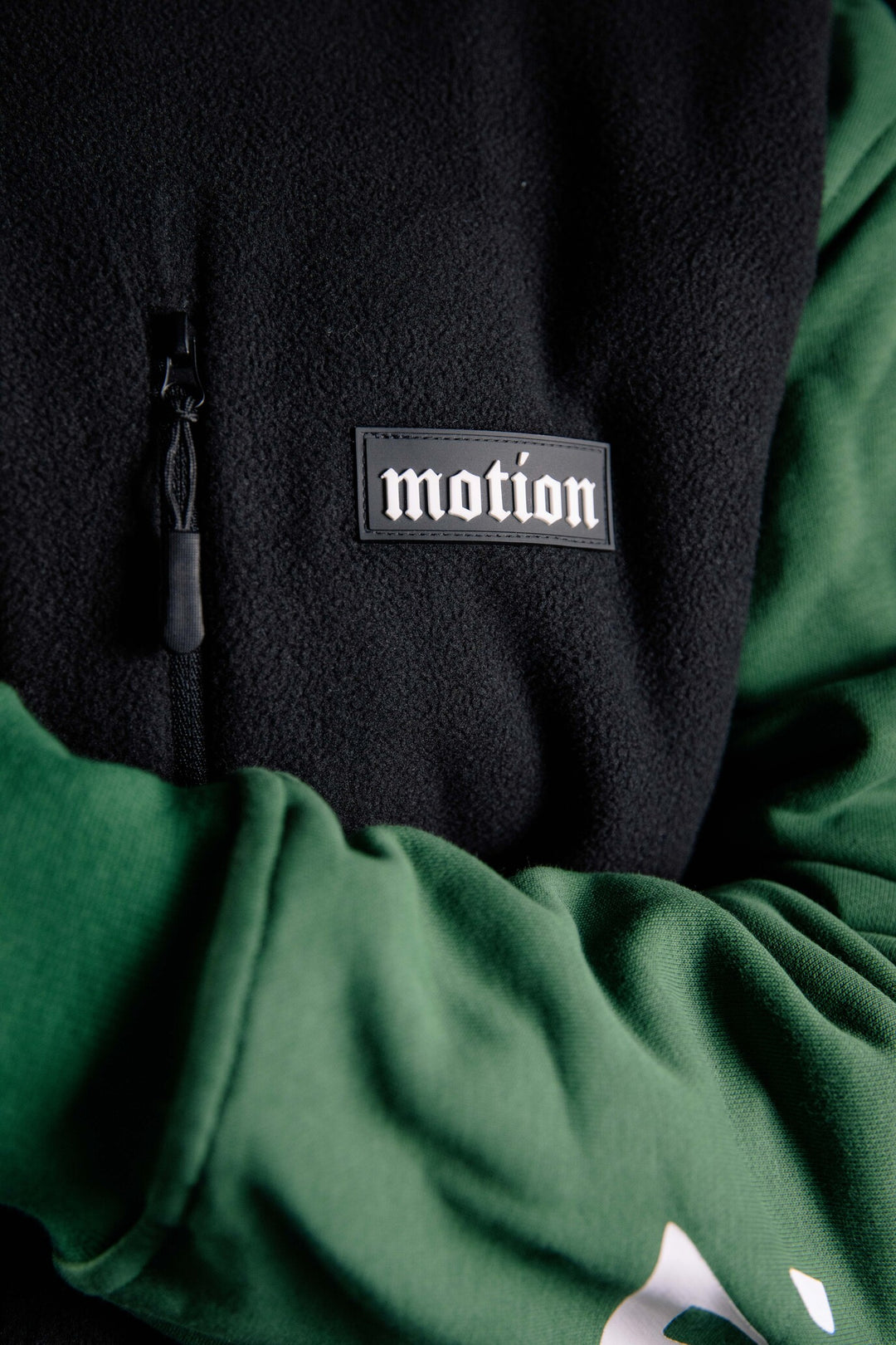 Motion Trail Fleece Weste - The Motion Brand  Fleece Jacke Weste Lukas Knopf Merchandise Trail Jacke MTB Jacke MTB Fleece Jacke Fleece Weste Schwarze Fleece Weste