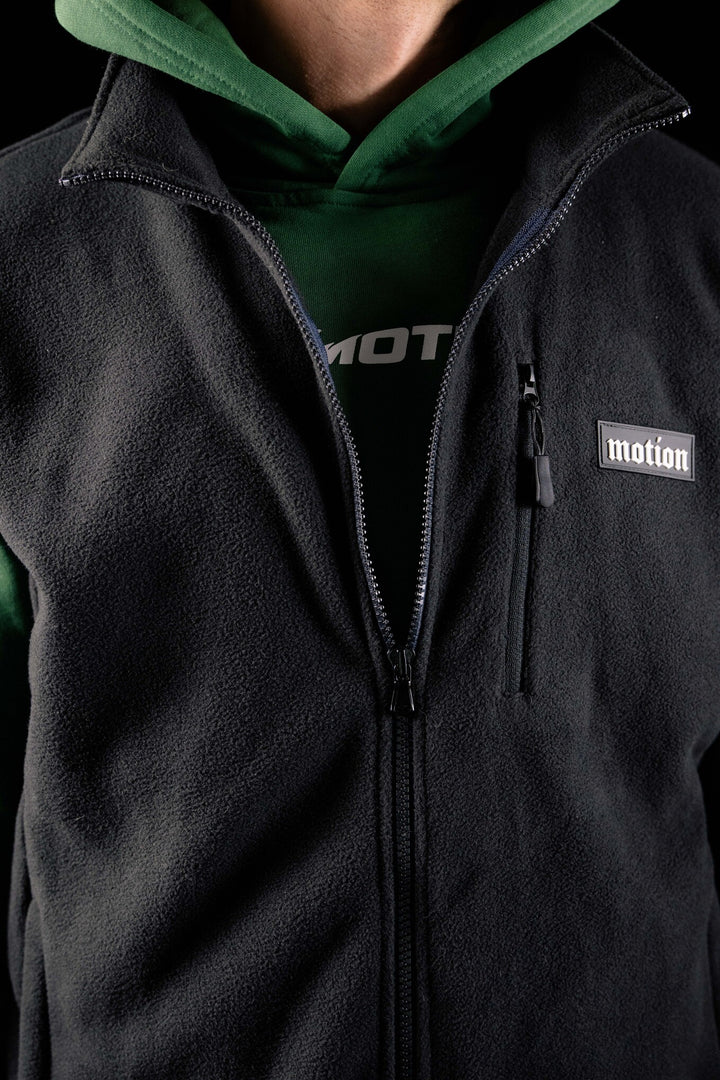 Motion Trail Fleece Weste - The Motion Brand  Fleece Jacke Weste Lukas Knopf Merchandise Trail Jacke MTB Jacke MTB Fleece Jacke Fleece Weste Schwarze Fleece Weste