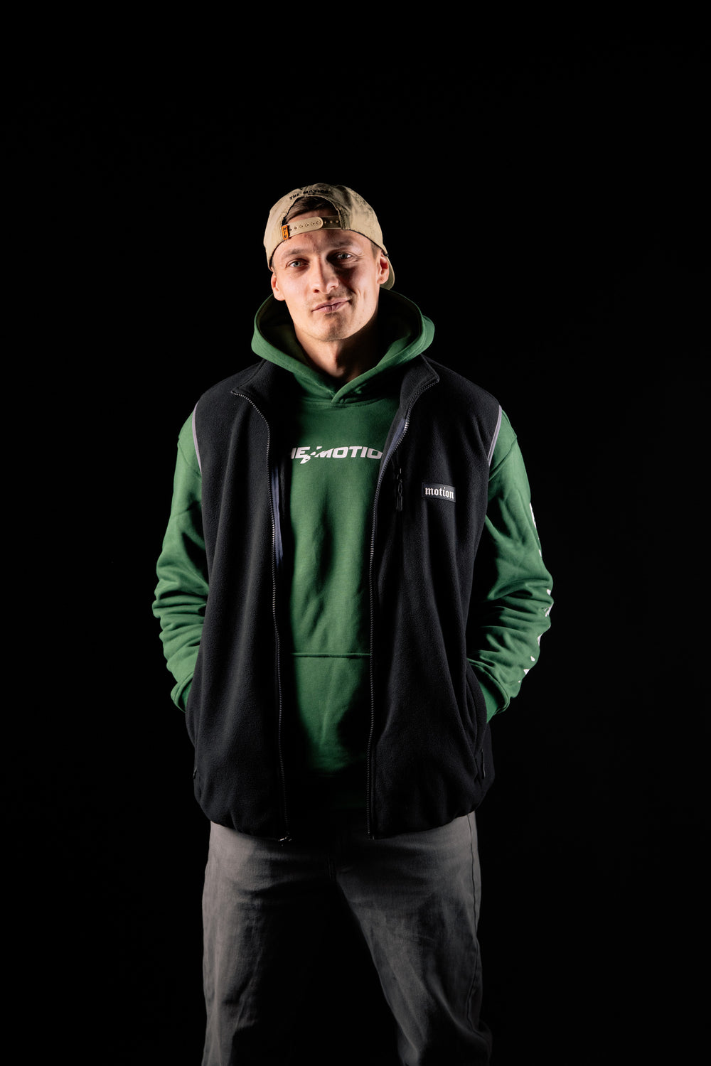 Motion Trail Fleece Weste - The Motion Brand  Fleece Jacke Weste Lukas Knopf Merchandise Trail Jacke MTB Jacke MTB Fleece Jacke Fleece Weste Schwarze Fleece Weste