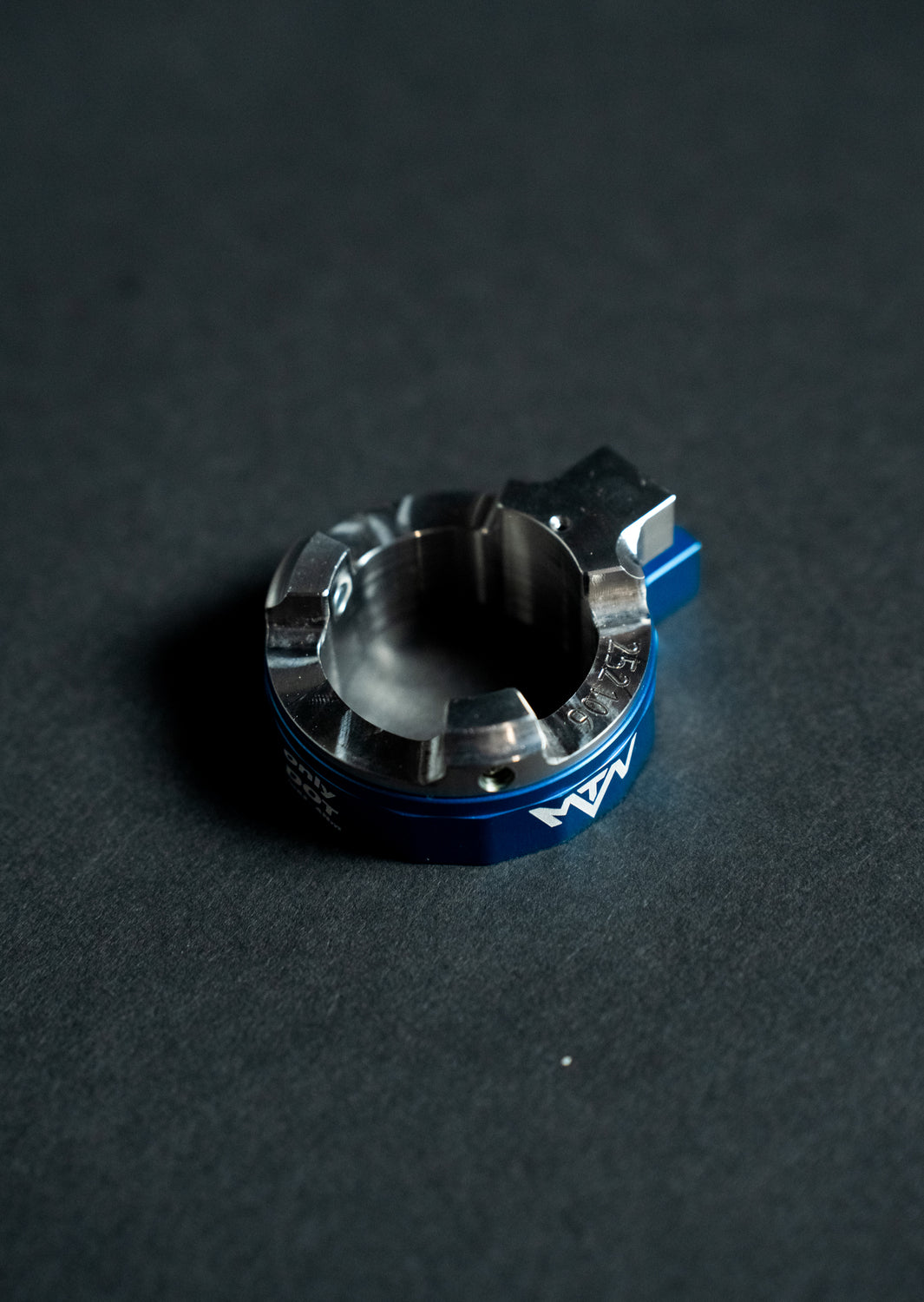 MTN Components Hydraulic Gyro 2.0 / Hydraulischer Rotor - The Motion Brand Lukas Knopf Gyro Barspin Tailwhip Trickstuff trixer endless barspins MTN Components Gyro Brandon Semenuk Gyro Godziek Gyro Dirtjump Gyro Slopestyle Gyro Freeride Gyro Blue Gyro Blauer Gyro Blauer Rotor