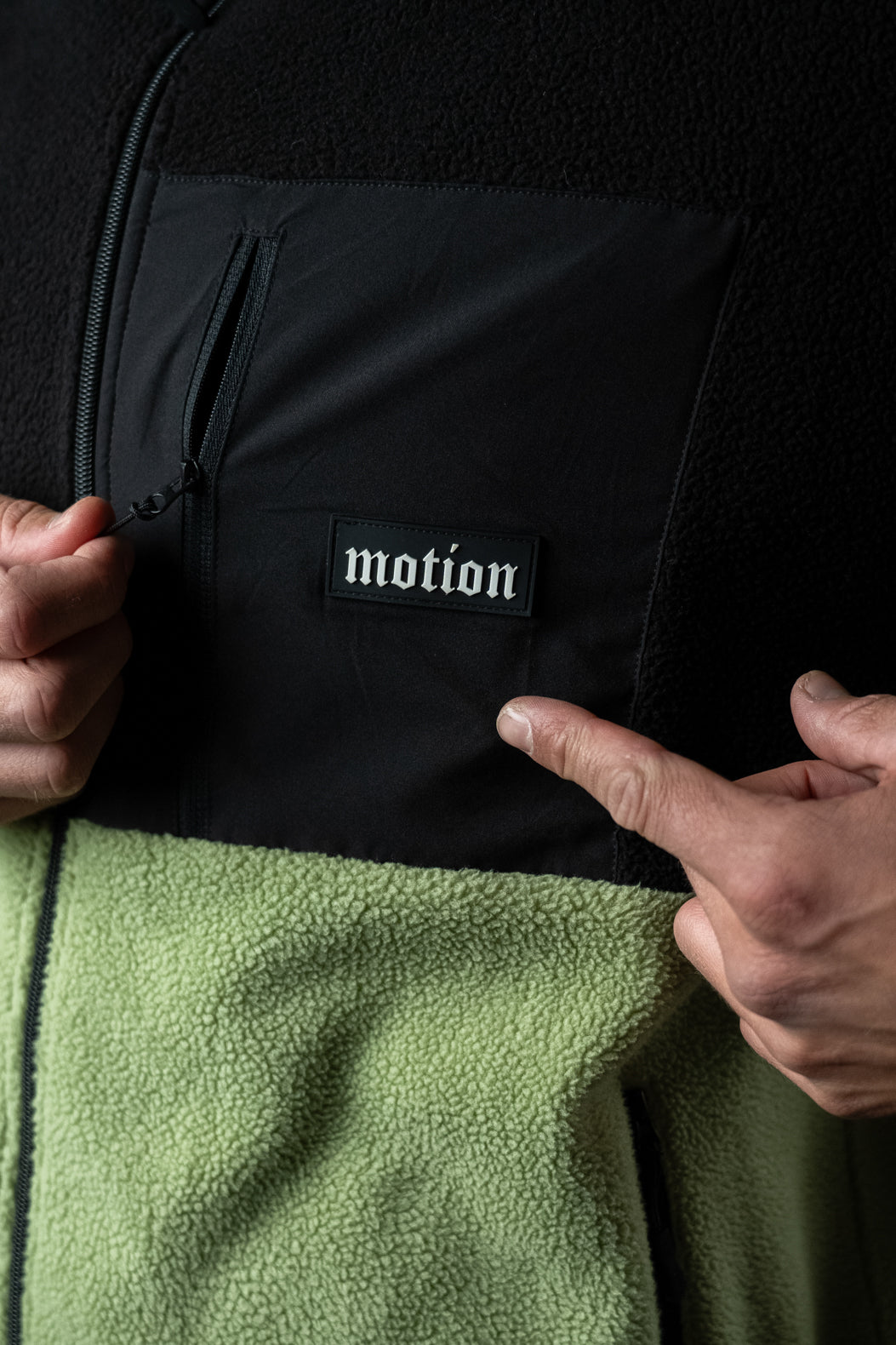 Motion Trail Fleece Jacke - The Motion Brand Green Black Fleece Jacke Lukas Knopf Merchandise Trail Jacke MTB Jacke MTB Fleece Jacke Grün Schwarz Fleece Jacke MTB Bekleidung
