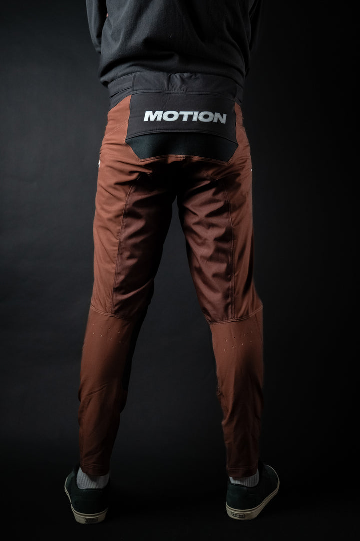 Brown Trail MTB Pants (Hose) lang - The Motion Brand Fahrradhose Mountainbike Hose mit Protektor Lukas Knopf Fahrradhose MTB Freeride Hose Downhill Hose Downhill Pants Braun Brown Pants