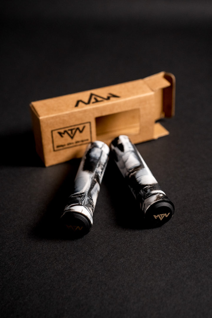 Slip On MTN Components Griffe - The Motion Brand Mountainbikegriffe Mountainbike Griffe Camo Camouflage Griffe Fahrrad Fahrradgriffe Lukas Knopf Griffe Lukas Knopf Merchandise MTB Griffe Camo BMX Griffe Downhill Griffe Freeride Griffe Camo Griffe