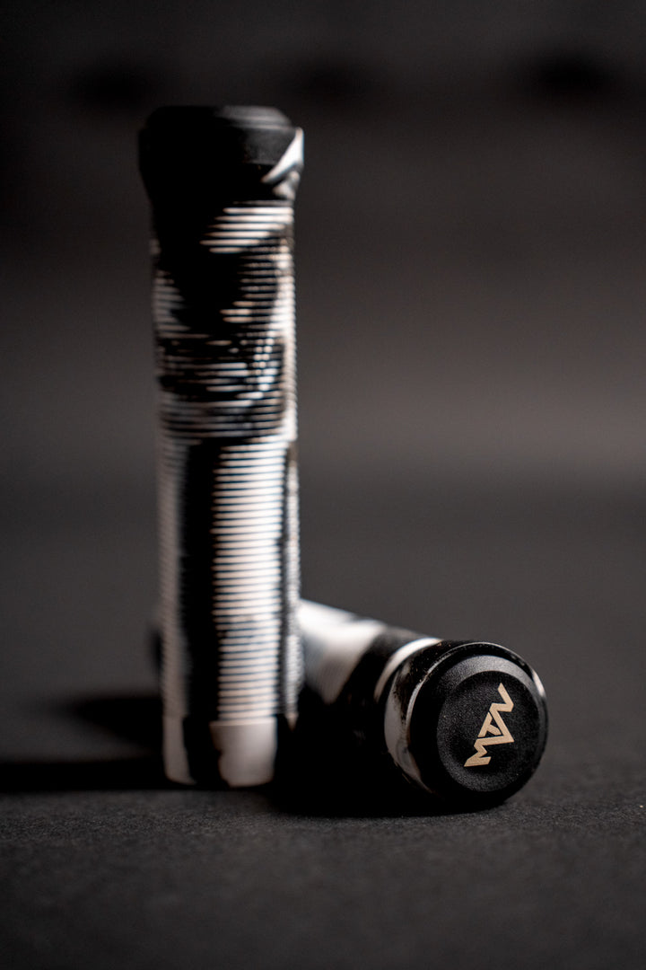 Slip On MTN Components Griffe - The Motion Brand Mountainbikegriffe Mountainbike Griffe Camo Camouflage Griffe Fahrrad Fahrradgriffe Lukas Knopf Griffe Lukas Knopf Merchandise MTB Griffe Camo BMX Griffe Downhill Griffe Freeride Griffe Camo Griffe