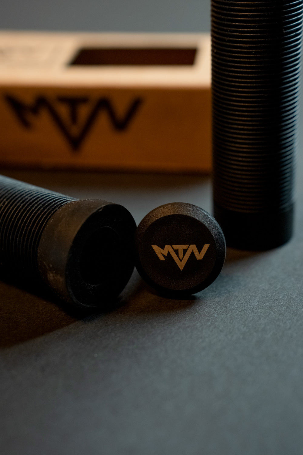 Slip On MTN Components Griffe - The Motion Brand Mountainbikegriffe Mountainbike Griffe Camo Camouflage Griffe Fahrrad Fahrradgriffe Lukas Knopf Griffe Lukas Knopf Merchandise MTB Griffe Camo BMX Griffe Downhill Griffe Freeride Griffe Black