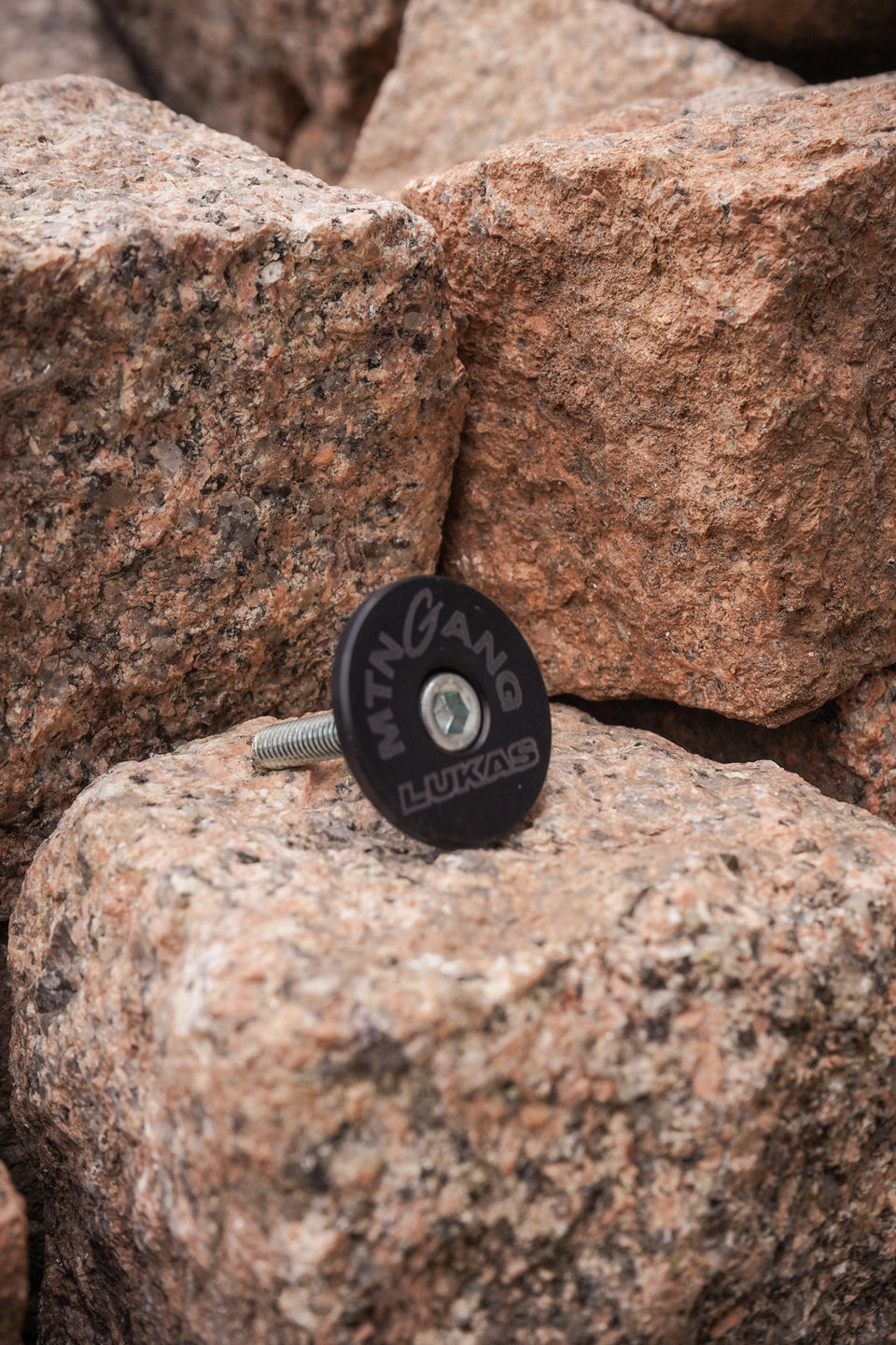MTNGang Top Cap MTN Components Top Cap MTB MTB Teile Steuersatz Lukas Knopf Merchandise Fahrradteile