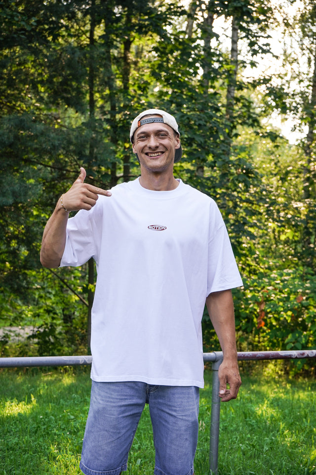 M White T-Shirt - The Motion Brand Weißes Shirt The Motion Brand 500k Rotes Shirt Lukas Knopf
