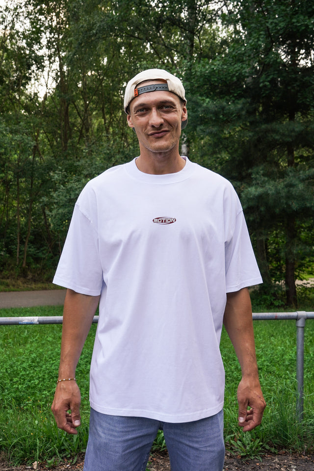 M White T-Shirt - The Motion Brand Weißes Shirt The Motion Brand 500k Rotes Shirt Lukas Knopf