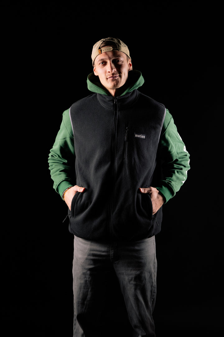 Motion Trail Fleece Weste - The Motion Brand  Fleece Jacke Weste Lukas Knopf Merchandise Trail Jacke MTB Jacke MTB Fleece Jacke Fleece Weste Schwarze Fleece Weste