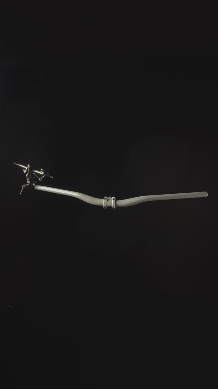 MTN Components MTB Lenker - The Motion Brand Lukas Knopf Lenker Lukas Knopf Komponenten Merchandise Lukas Knopf Griffe Lifes Short Stunt It Silberner Lenker Silber Lenker Grauer Lenker