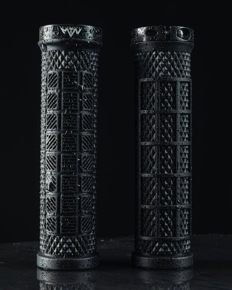 MTN Components Griffe Camo - The Motion Brand Mountainbikegriffe Mountainbike Griffe Camo Camouflage Griffe Fahrrad Fahrradgriffe Lukas Knopf Griffe Lukas Knopf Merchandise MTB Griffe Camo