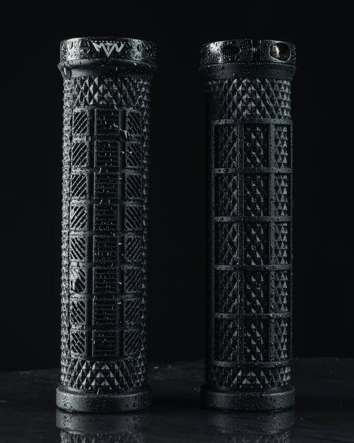 MTN Components Griffe Camo - The Motion Brand Mountainbikegriffe Mountainbike Griffe Camo Camouflage Griffe Fahrrad Fahrradgriffe Lukas Knopf Griffe Lukas Knopf Merchandise MTB Griffe Camo