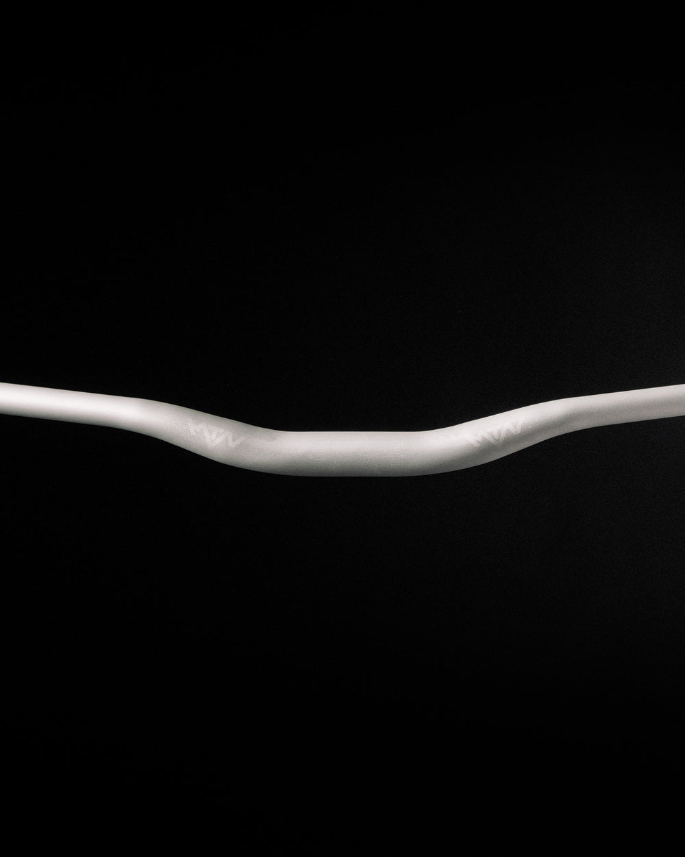 MTN Components MTB Lenker - The Motion Brand Lukas Knopf Lenker Lukas Knopf Komponenten Merchandise Lukas Knopf Griffe Lifes Short Stunt It Silberner Lenker Silber Lenker Grauer Lenker