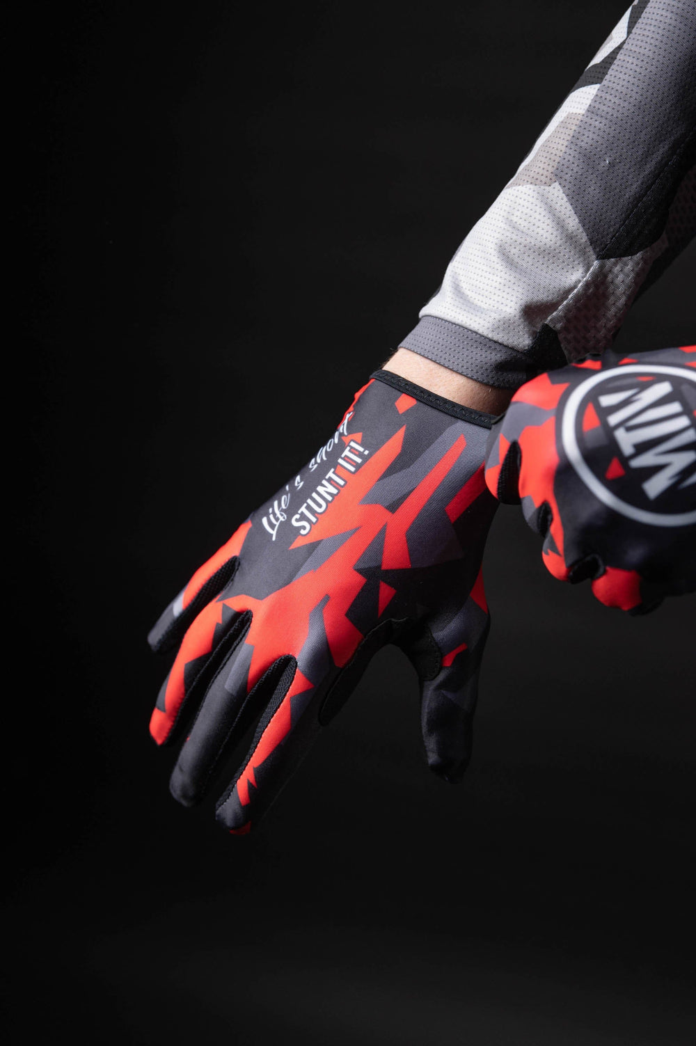 Red-Camo MTB Handschuhe - The Motion Brand  Bike Gloves Bike Handschuhe Fahrradhandschuhe Bikewear Bike wear Glove Camouflage Lukas Knopf Merch Lukas Knopf Merchandise Life's Short Stunt It