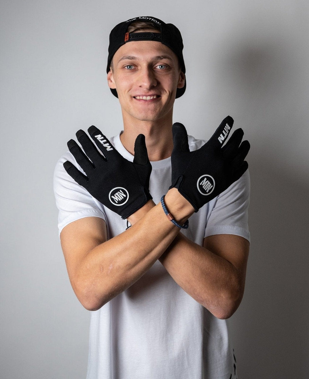 handschuhe mit handy bedienung All Black MTB Handschuhe MTN – Lukas Knopf