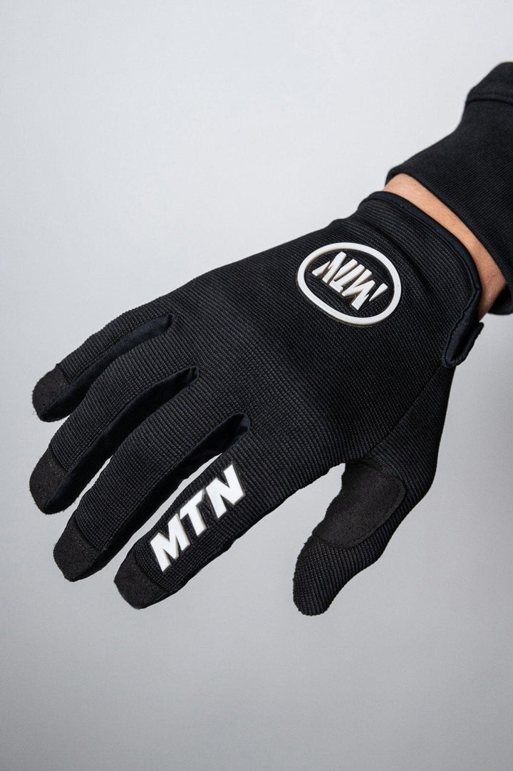 All Black MTB Handschuhe MTN - The Motion Brand Bike Gloves Bike Handschuhe Fahrradhandschuhe Bikewear Bike wear Glove Schwarz Lukas Knopf Merch Lukas Knopf Merchandise Life's Short Stunt It Schwarze Fahrradhandschuhe Fahrradhandschuhe mit Handyfunktion Handschuhe Display bedienbar Fahrradhandschuhe smartphone smartphone handschuhe mtb handschuhe mtb glove mountainbike handschuhe schwarz