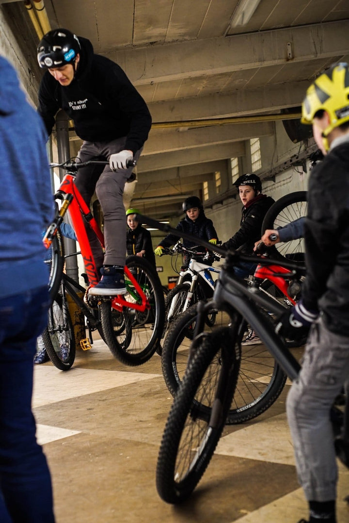 Bike Tages-Camp mit Lukas Knopf (Halle 2.0) - The Motion Brand