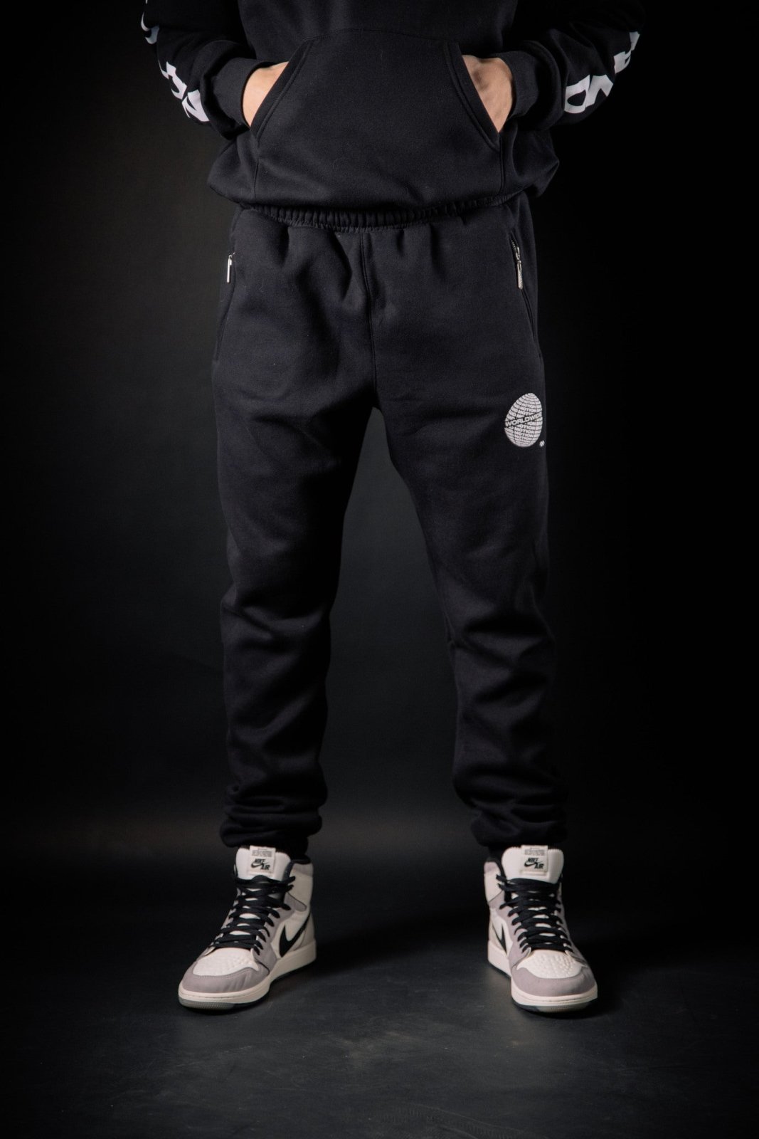 Reflective jogging pants – The Motion Brand