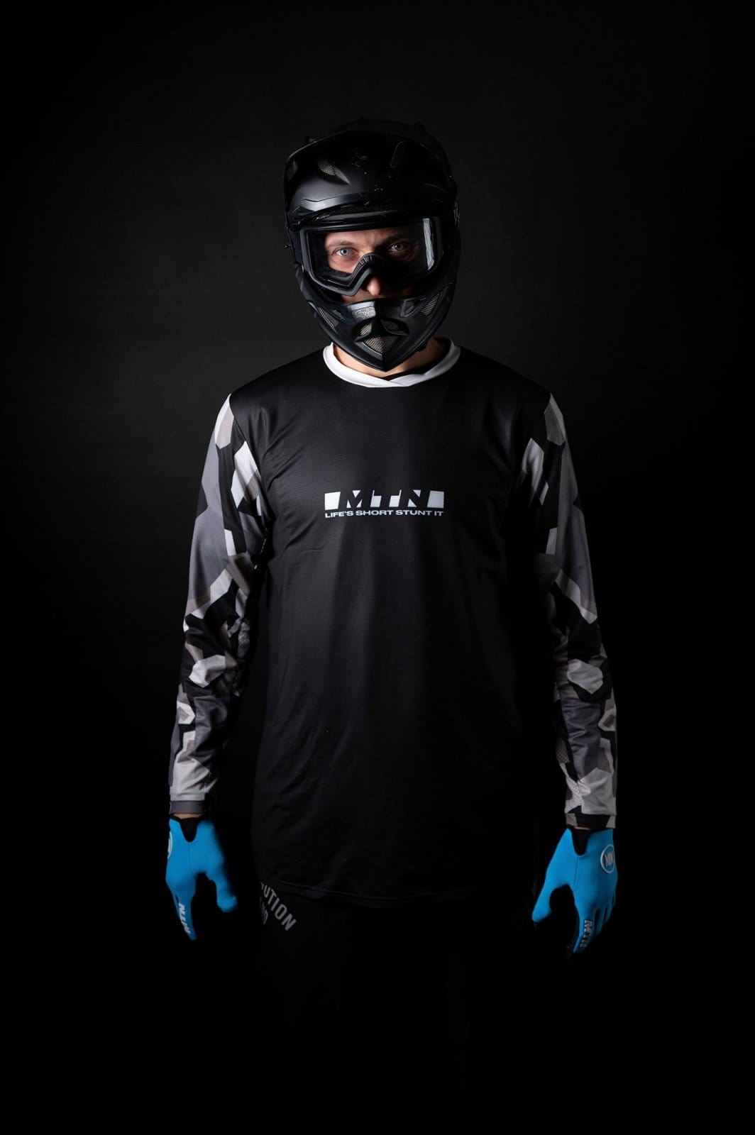 Blue MTB Handschuhe MTN - The Motion Brand Bike Gloves Bike Handschuhe Fahrradhandschuhe Bikewear Bike wear Glove Blau Blaue Fahrradhandschuhe Fahrradhandschuhe mit Handyfunktion Handschuhe Display bedienbar Fahrradhandschuhe smartphone smartphone handschuhe mtb handschuhe mtb glove mountainbike handschuhe blau