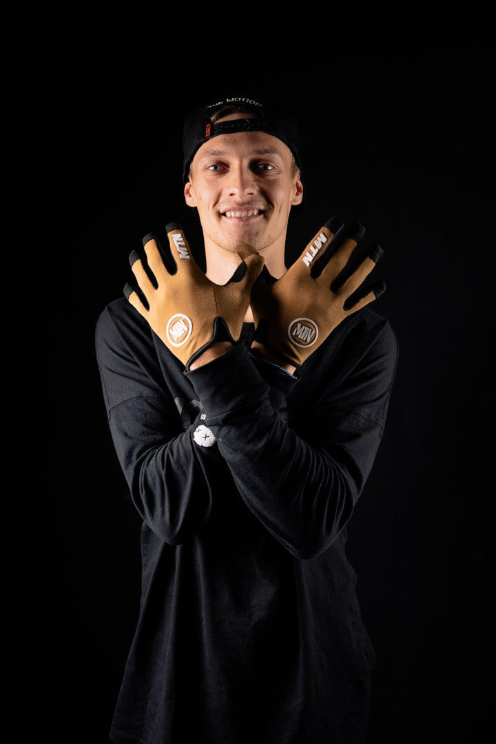 Brown MTB Handschuhe MTN - The Motion Brand Braune Fahrradhandschuhe Fahrradhandschuhe mit Handyfunktion Handschuhe Display bedienbar Fahrradhandschuhe smartphone smartphone handschuhe mtb handschuhe mtb glove mountainbike handschuhe braun