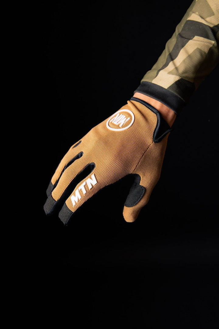 Brown MTB Handschuhe MTN - The Motion Brand Braune Fahrradhandschuhe Fahrradhandschuhe mit Handyfunktion Handschuhe Display bedienbar Fahrradhandschuhe smartphone smartphone handschuhe mtb handschuhe mtb glove mountainbike handschuhe braun