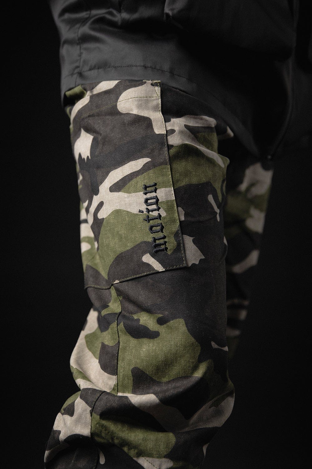 Camo Cargo Pants - The Motion Brand CamoHose Hose Camouflage Hose Streetwear Hose Pants Trackpant Trackpants Camo